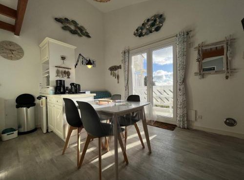 Appartement 2 pièces avec balcon, vue mer et parking à Saint-Pierre-d'Oléron, wifi inclus - FR-1-246A-170