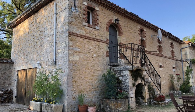 Beautifully restored stone apartment on the domaine. Sleeps 5.