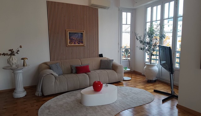 Beautiful 3 Bdrs Apt in Center of Nice, half a mile from Promenade des Anglais.