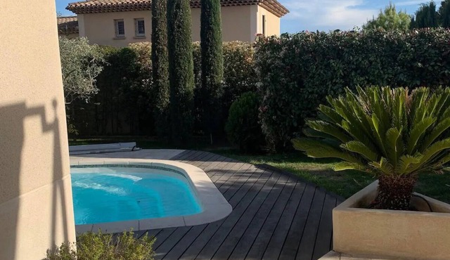 BEAUTIFUL AC HOUSE WITH SWIMMING POOL AIX CENTER