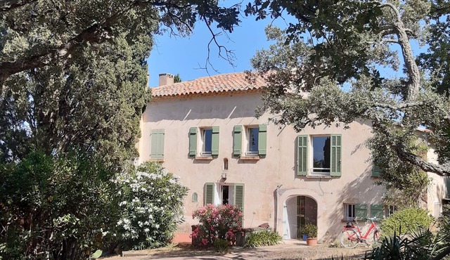 Beautiful bastide with sea view and large garden