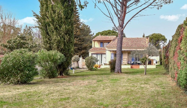 Beautiful home in Loriol-du-Comtat with WiFi