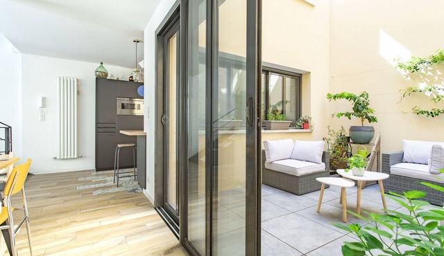 Beautiful triplex house 220m2 bordeaux center with terrases and garage