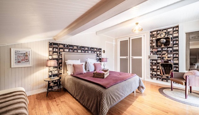 Bed and Breakfast 'Chambre Le Grenier De Jeanne' with Mountain View, Shared Pool and Wi-Fi