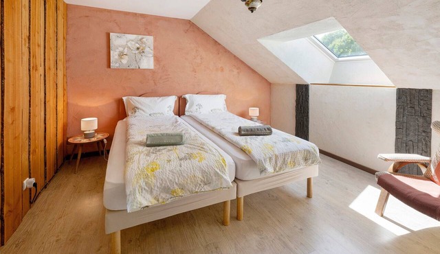 Bed and Breakfast 'Escargot Des Bois - Suite Junior' with Shared Pool, Shared Terrace and Wi-Fi