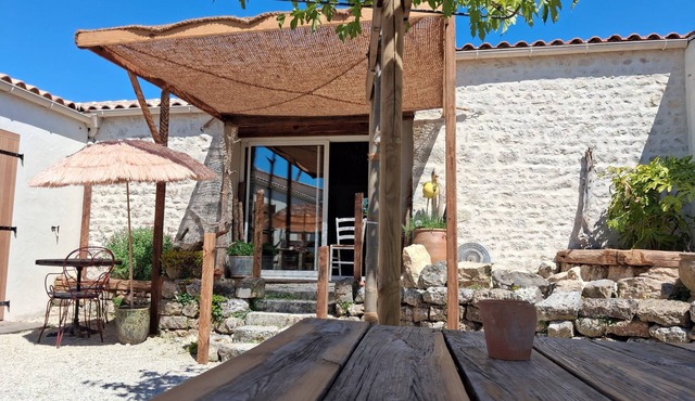 Bed and Breakfast 'Chambres D'hôtes La Marouette 1' with Shared Terrace and Wi-Fi in Hiers-Brouage