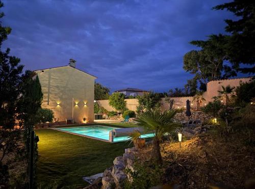 Belle maison avec piscine privative dans une résidence calme et securisee