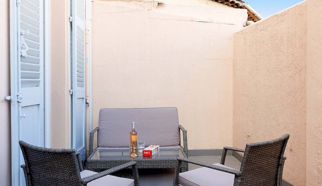 Bessons-1884-Bourgeois style apartment with large terrace
