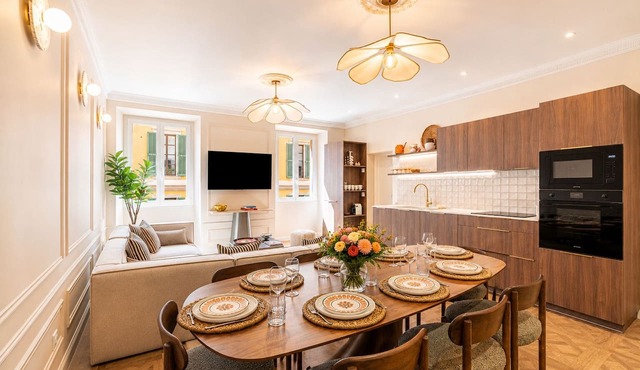 Best location · Luxury new 5BR · Sleeps 12 · AC