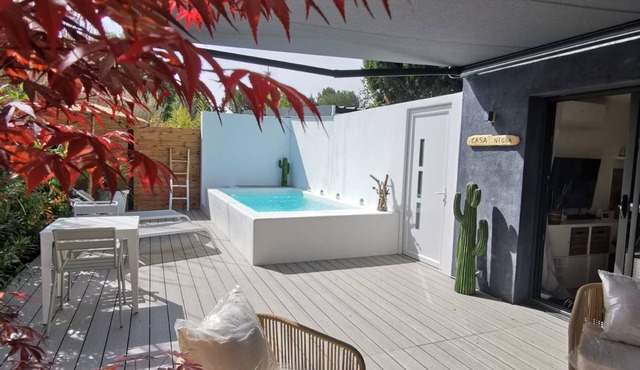 Between Aix-en-Pce and Marseille, fully-equipped detached house, swimming pool
