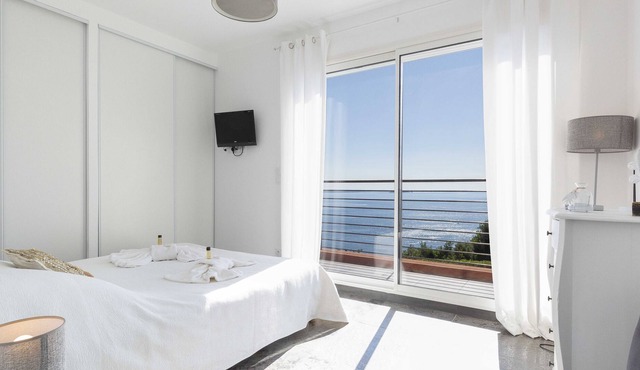 BNB RENTING Breathtaking luxurious villa with sea-view in Théoule sur Mer