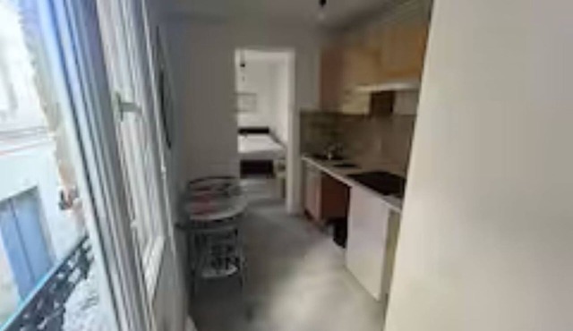 BORDEAUX HYPER CENTER CLOSE TO ALL AMENITIES