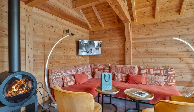 Bright chalet near village center with relaxing area in Le Monêtier-les-Bains