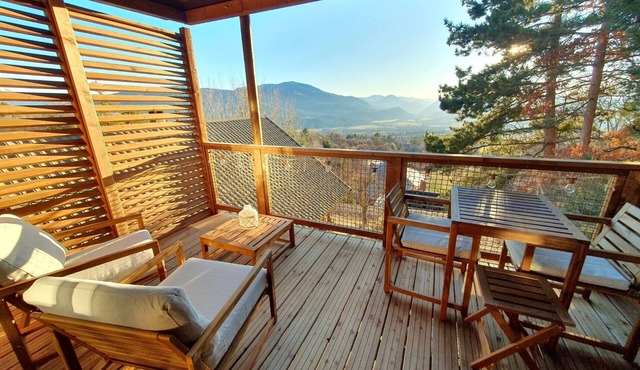 Cabane Perchée Avec SPA Privatif - Belle vue Entre Gap et le lac de Serre-ponçon in La Bâtie-Neuve