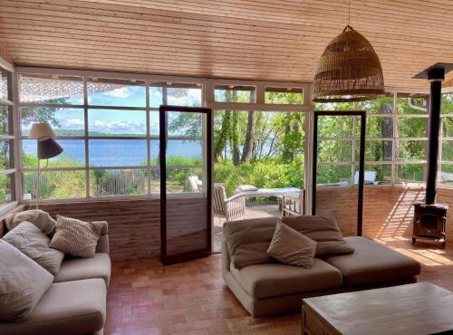 Cadre exceptionnel, très belle maison en 1ère ligne du lac