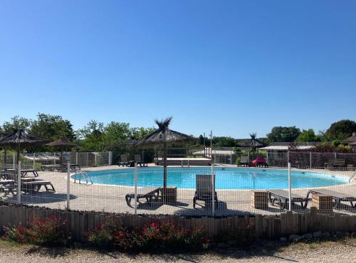 Camping familial 3 Etoiles avec piscine Carrefour de l'Ardèche