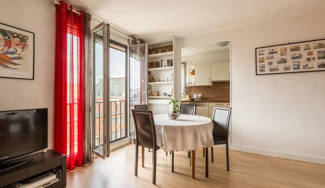 Canal Saint Martin Pad, by Veeve in Paris