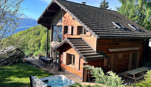 Chalet "Heart of Savoie" – Sleeps 10 – Private Jacuzzi