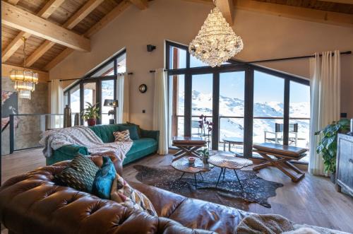 Chalet Orlov by Les Etincelles