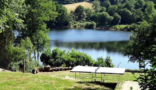 Chalet * sleeps 6/8 on Lac de Pannecière, near Chaumard