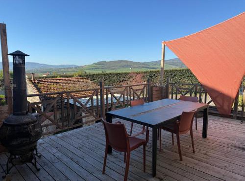 Charmante maison en Pierre dorée, avec vue sur les collines in Bully