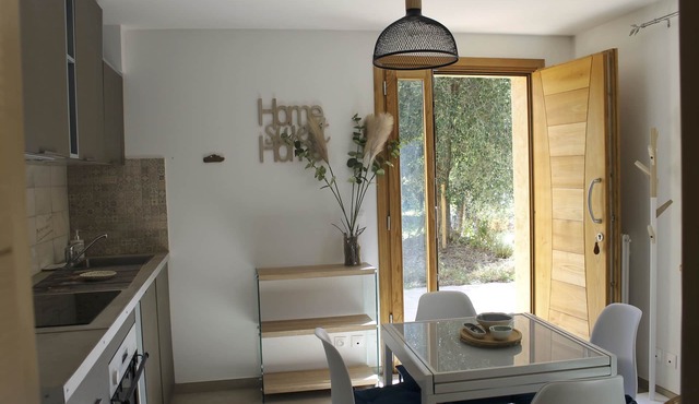 Charming 2-bedroom apartment in a villa with parking, a garden, and a terrace
