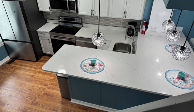 Charming 3-bedroom and 2.5 bedroom townhome with WiFi and AC in Silver Spring in Silver Spring