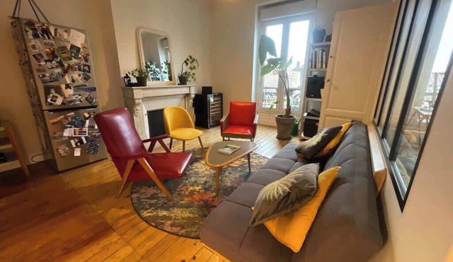 Charming Bordeaux Apartment with Rooftop Views & Elevator