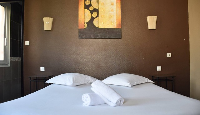 Charming Coastal Stay Near Historic Streets and Local Markets