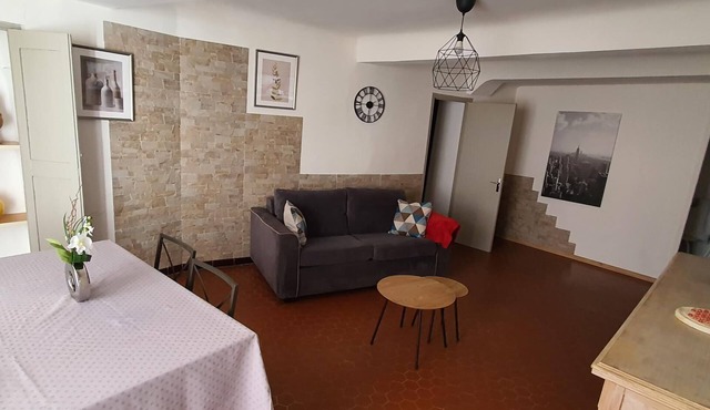Charming downtown apartment