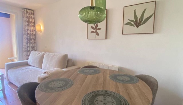 Charming 1-bedroom apartment near a water park, golf course, and Provence