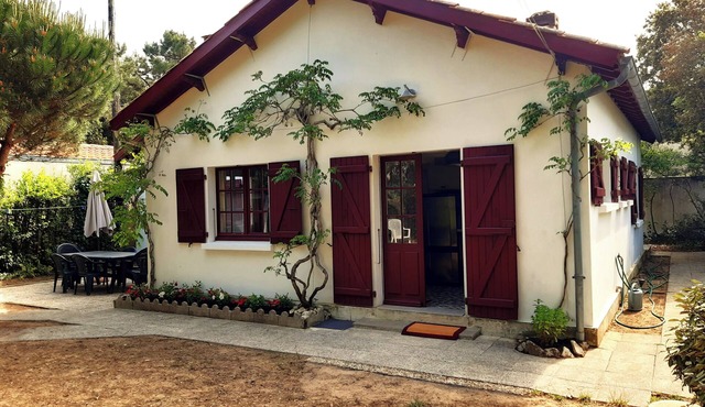 Charming house on 600 m2 of wooded land, 800 m from the beach