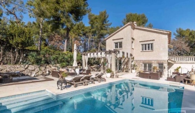 Charming House 4 bedrooms 3 bathrooms with pool near Valbonne