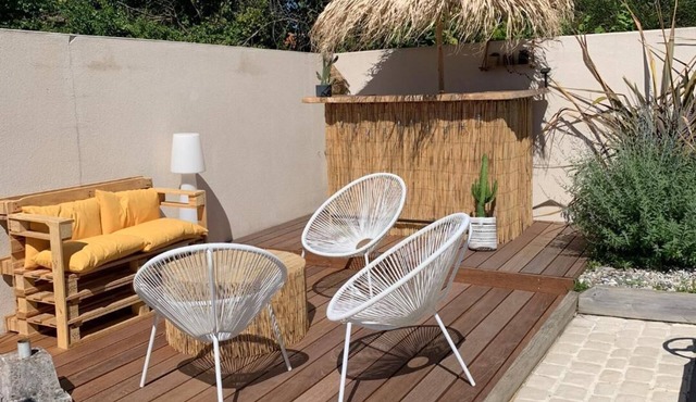 Charming house with heated swimming pool near La Rochelle, Ile de ré. in Dompierre-sur-Mer