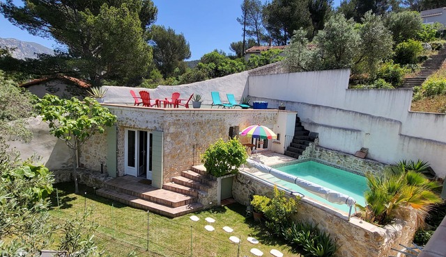 Charming house with swimming pool