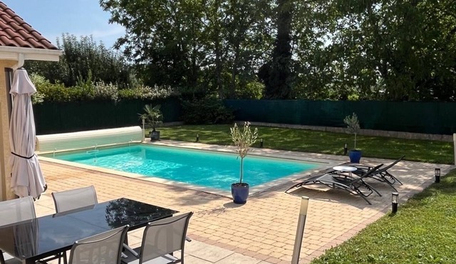 Charming pool villa near Geneva