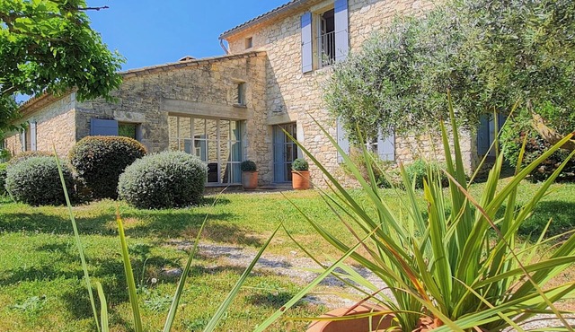 Charming residence at the foot of the Duchy of Uzès.air-conditioned rooms. in Uzès