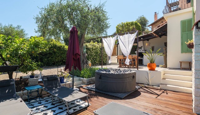Charming Sea View Villa with Jacuzzi and Private Garden