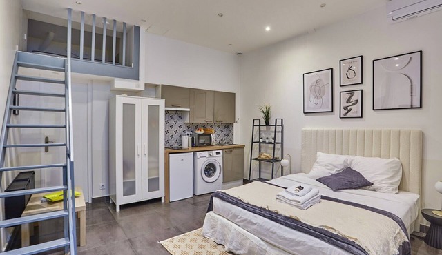 Charming studio Center of Paris Montmartre in Paris