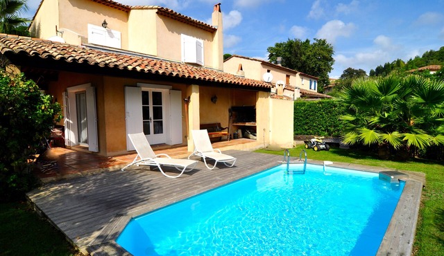 Charming villa with private pool under palmtrees near St. Tropez in Grimaud