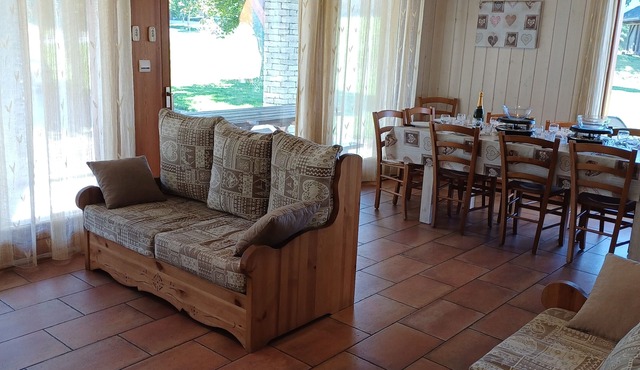 Comfortable apartments in the heart of the village for 2 to 10 people