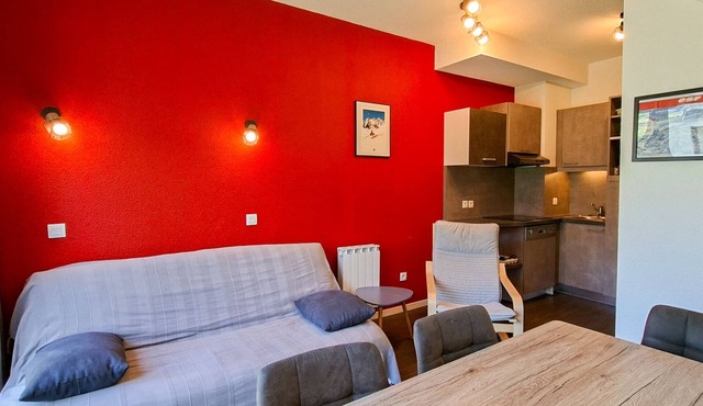 Comfortable apartment at the foot of the slopes with pool and parking