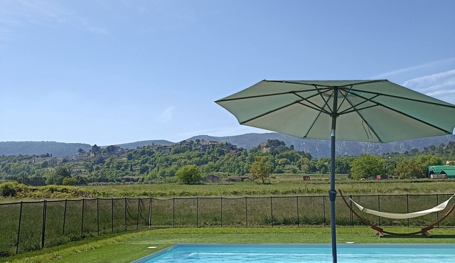 COMPLETELY RENOVATED INTERIOR with 4 bedrooms, 360° VIEW of Ménerbes, and a 9x4 saltwater POOL