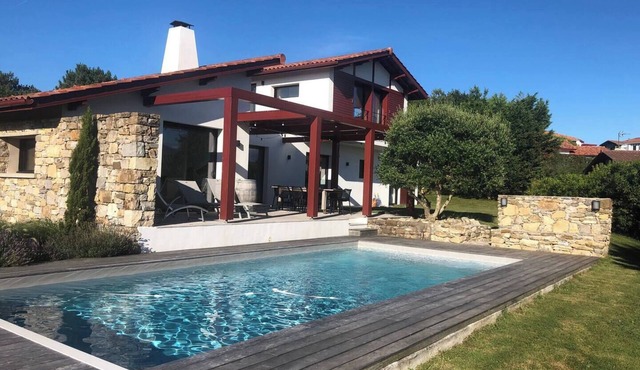 Contemporary Basque house, swimming pool and fronton in Saint-Jean-de-Luz