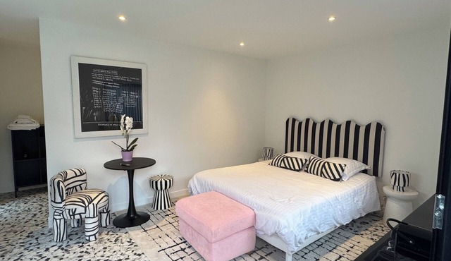 Cosy Room 1