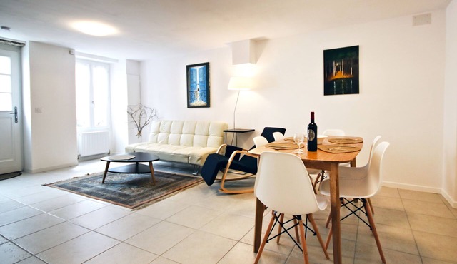 Cottage in historic part of riverside bastide town Sainte Foy la Grande