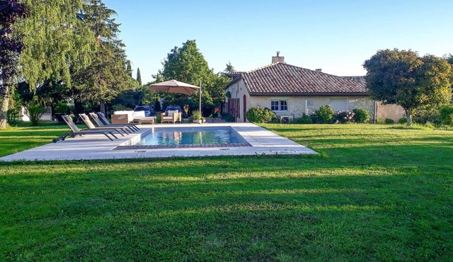 Cozy home in Doulezon