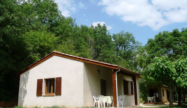 Domäne mit Jacuzzi by Interhome
