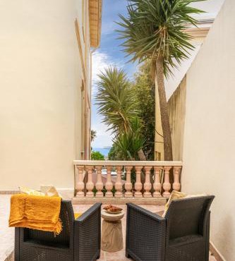 Ecrin au calme, terrasse & parking, Nice
