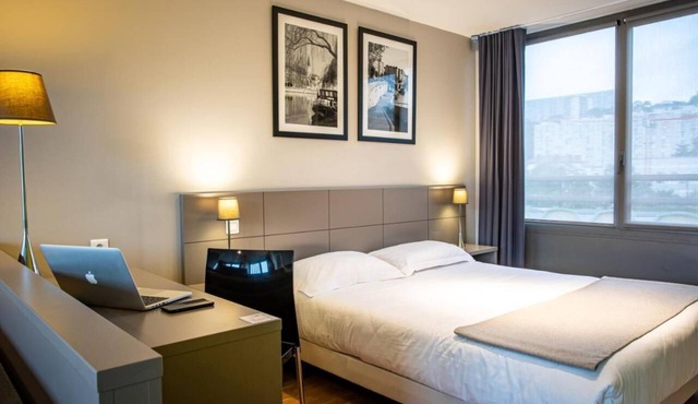 Elegant Executive Suite Near Lyon’s Riverfront and City Attractions